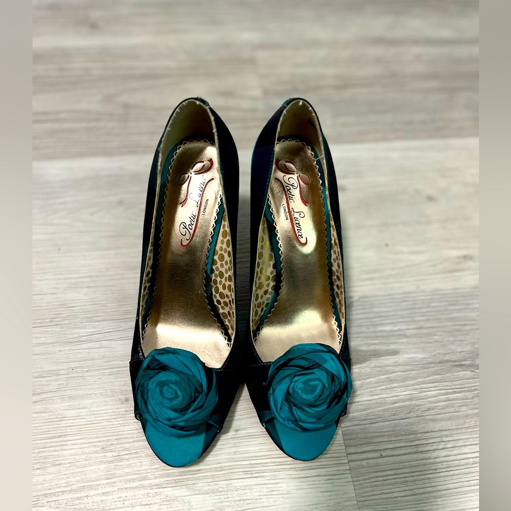 Make a decent offer for this Beautiful poetic license shoes